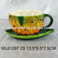 Belle tasse expresso en céramique et soucoupe à la conception d&#39;ananas